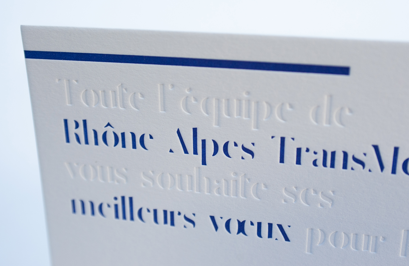Carte de voeux letterpress réalisée pour Rhône Alpes TransMed, impression une couleur plus débossage à sec.