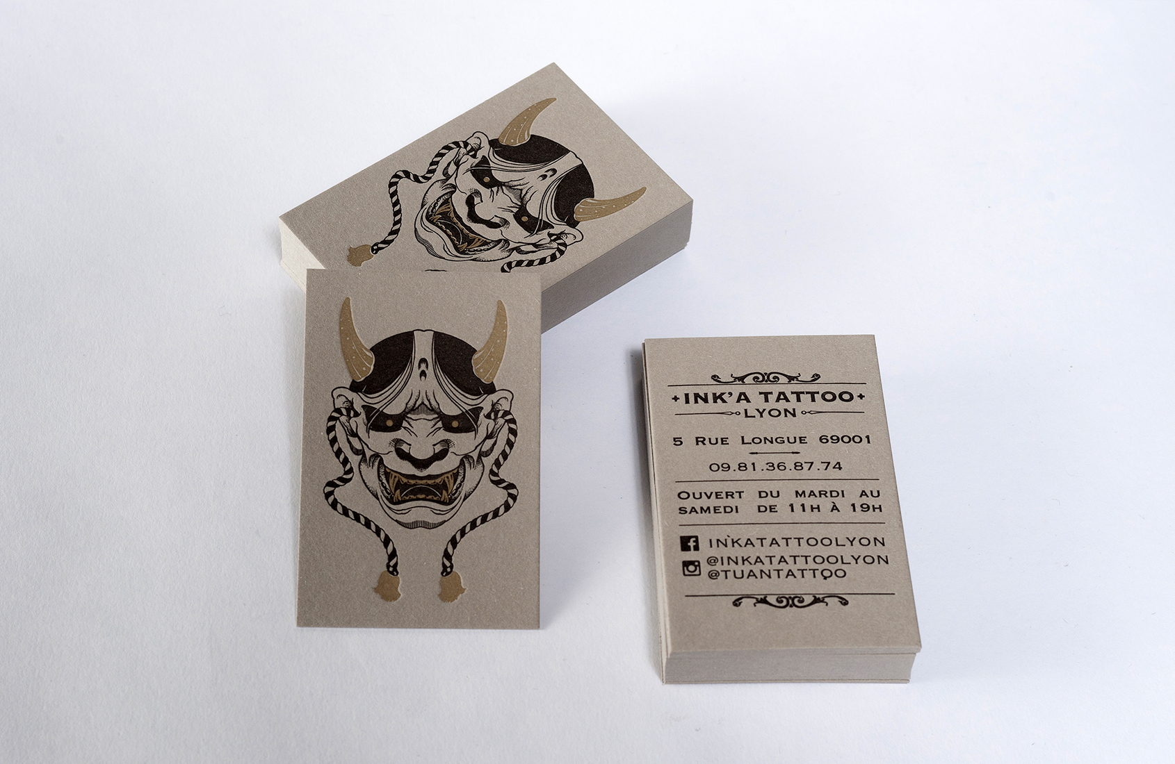 Cartes de visite letterpress réalisées pour le salon de tatouage INK'A TATTOO.