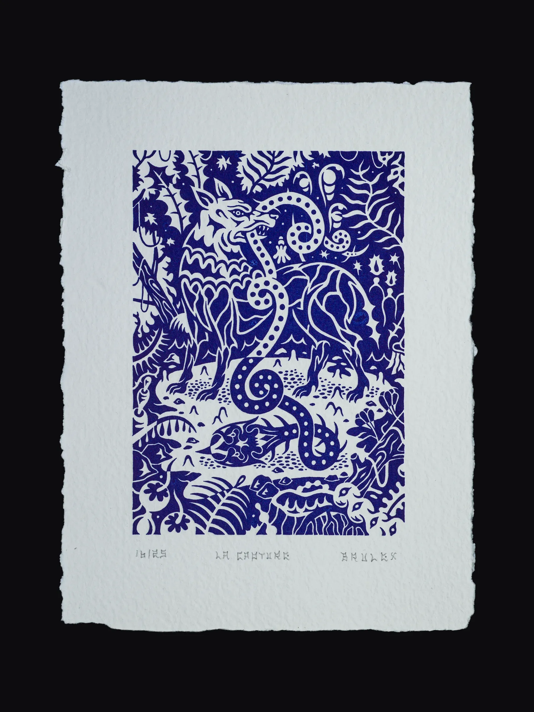 Packshot de l'estampe en letterpress "La Capture" de l'artiste Brulex. Édité et imprimé par Sacrés Caractères à Lyon.