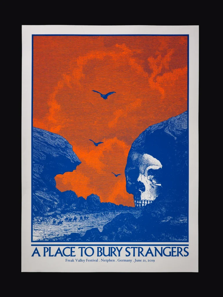 Packshot d'une estampe / affiche de concert en sérigraphie réalisé par l'illustrateur Cyrille Rousseau pour le concert du groupe A place To Bury Strangers au Freak Valley Festival à Netphen, Allemagne en 2019. Imprimé en sérigraphie par Sacrés Caractères à Lyon.