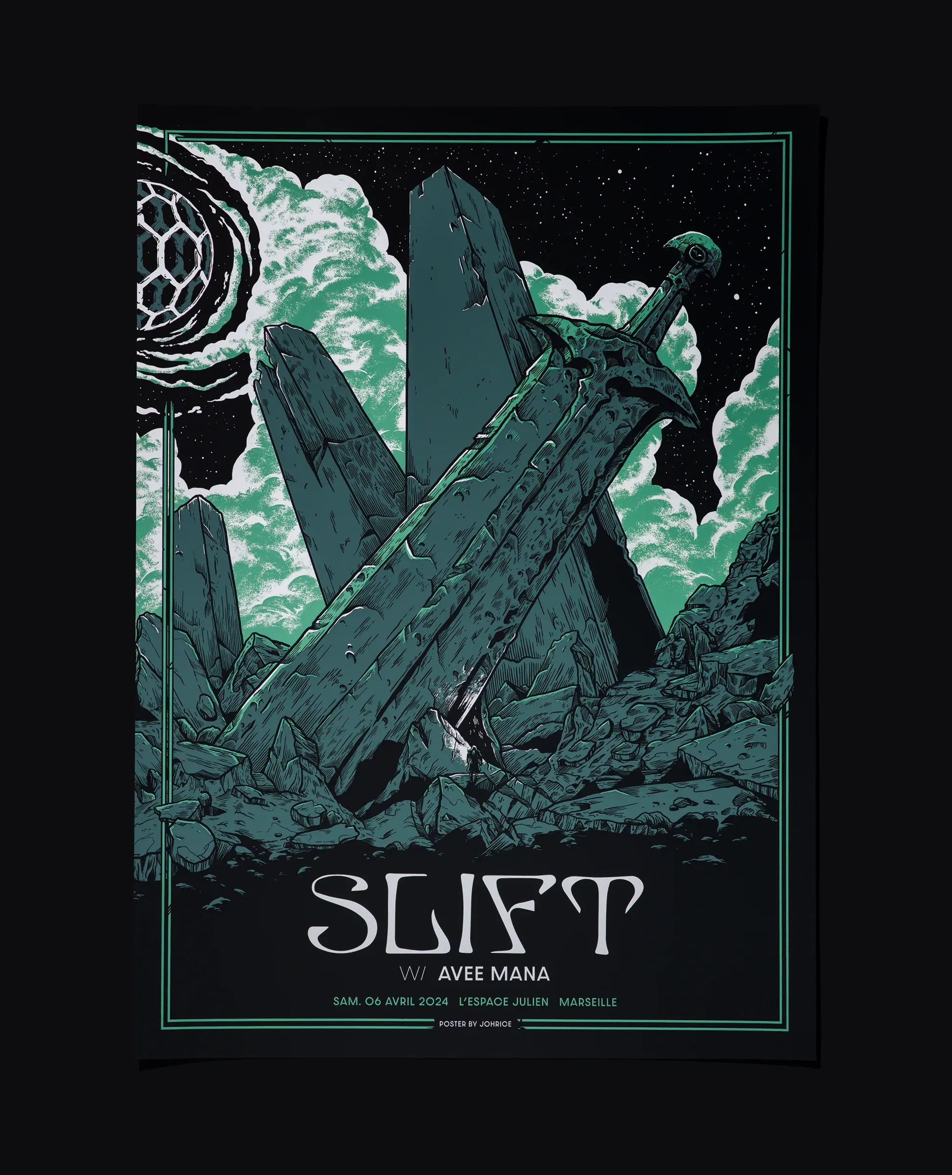 Packshot d'une affiche du diptyque "Slift", réalisée par l'illustrateur Johrice pour le concerts de Slift à L'Espace Julien à Marseille le 6 avril 2024. Imprimée en sérigraphie par Sacrés Caractères à Lyon.